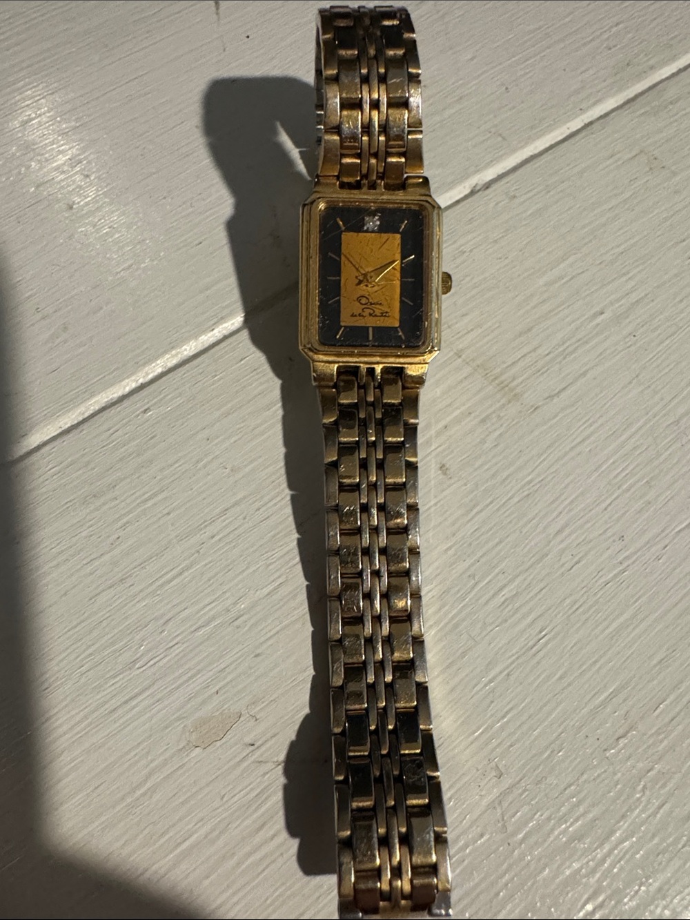 Vintage Oscar de la Renta Gold Tone Watch (needs battery).